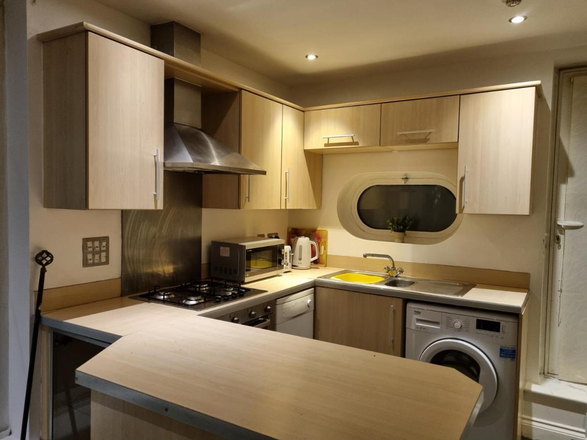 Deluxe Apartment Sleeps Up To 6 Лестър Екстериор снимка