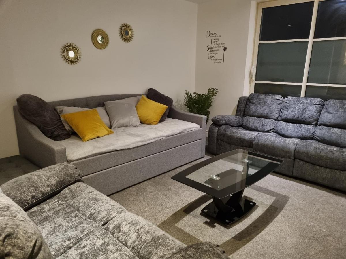 Deluxe Apartment Sleeps Up To 6 Лестър Екстериор снимка