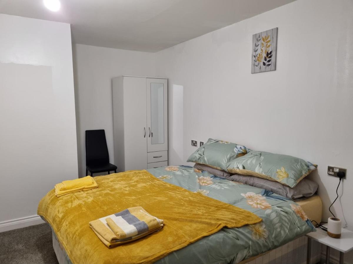 Deluxe Apartment Sleeps Up To 6 Лестър Екстериор снимка