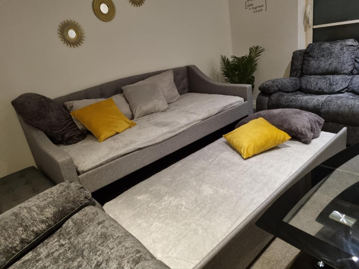 Deluxe Apartment Sleeps Up To 6 Лестър Екстериор снимка