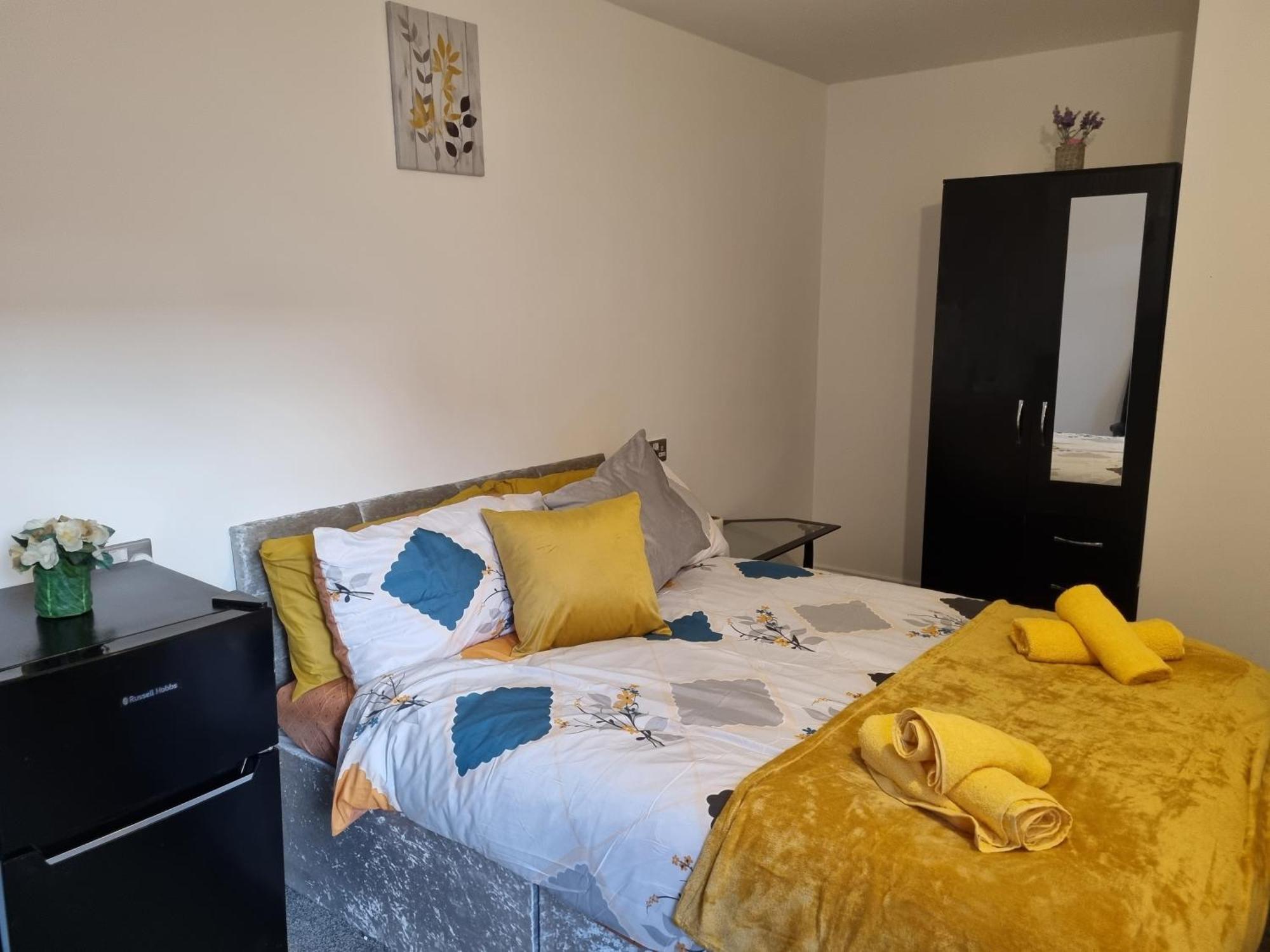 Deluxe Apartment Sleeps Up To 6 Лестър Екстериор снимка